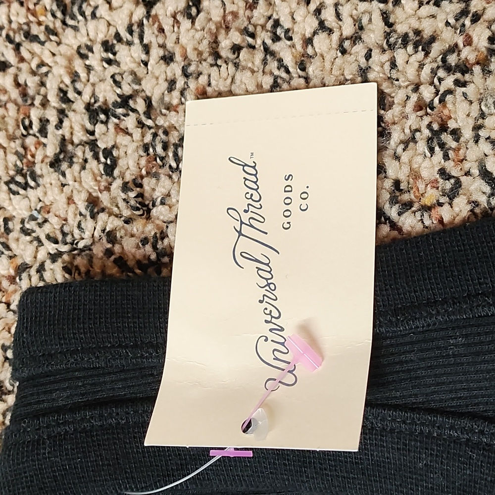 Universal Thread | Black Ribbed Simple Tank Top - Picture 3 of 5